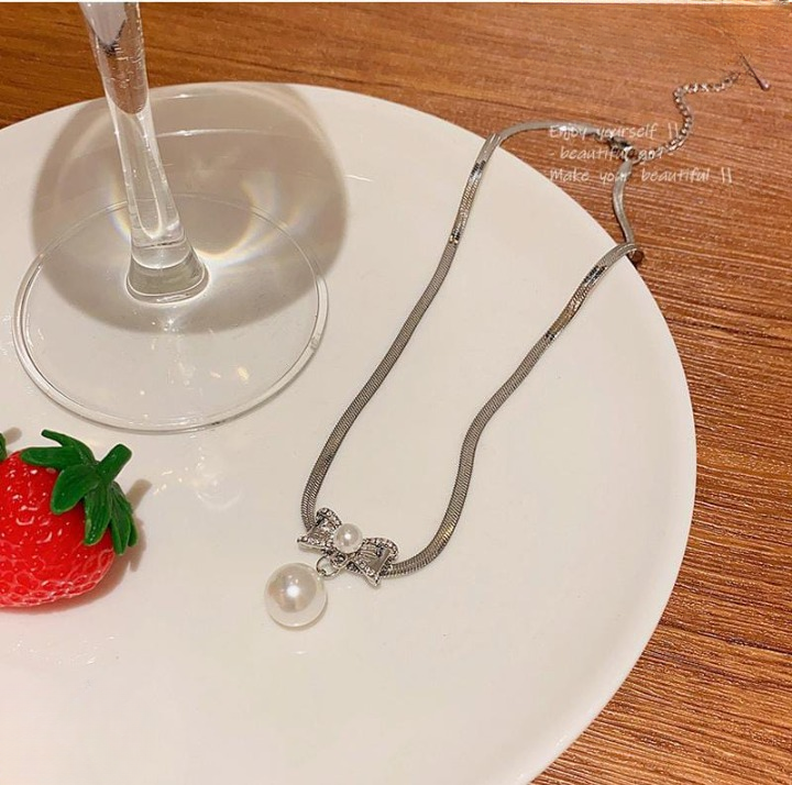 Elegant Korean Knot Pearl Pendant