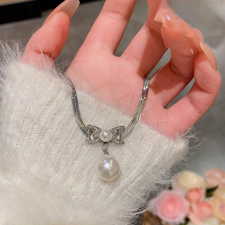 Elegant Korean Knot Pearl Pendant