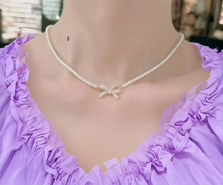 Dainty Bow Pearl Pendant Necklace