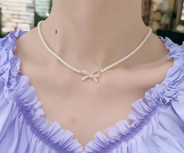 Dainty Bow Pearl Pendant Necklace