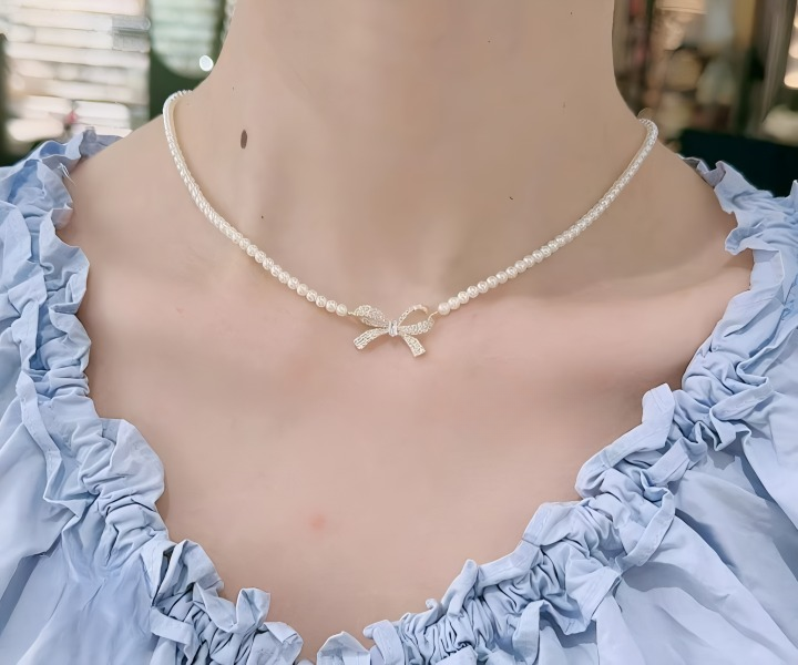Dainty Bow Pearl Pendant Necklace