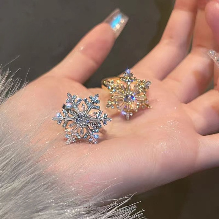 Adjustable Sparkling Flower Rotating Ring