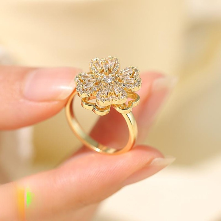 Adjustable Clover Zircon Rotating Ring