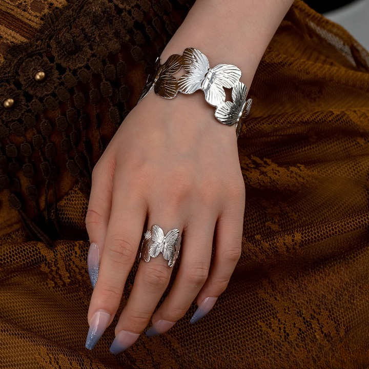 Adjustable Floral Alloy Hand Cuff