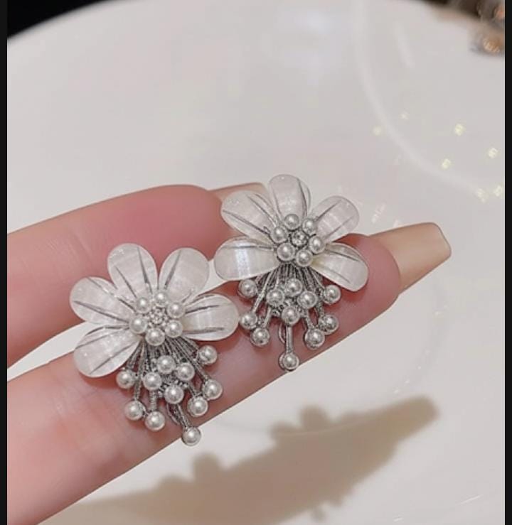 Elegant Flower Pearl Earrings