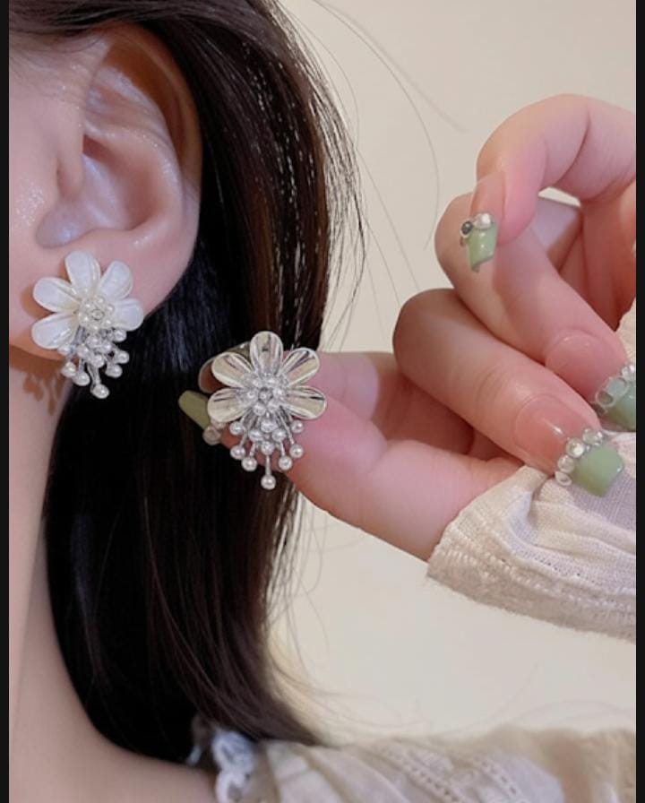 Elegant Flower Pearl Earrings