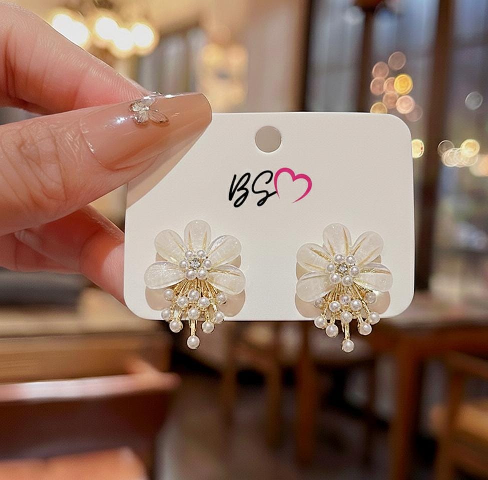 Elegant Flower Pearl Earrings