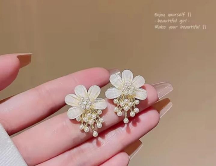 Elegant Flower Pearl Earrings