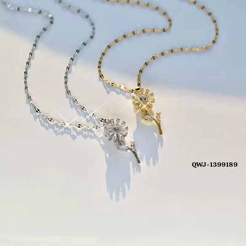 Rotating Flower Pendant Necklace