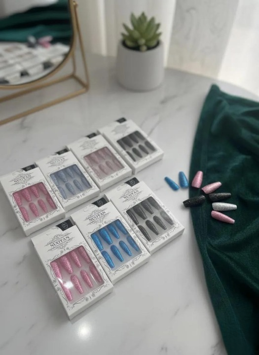 Glittery Artificial Nails-12 pieces