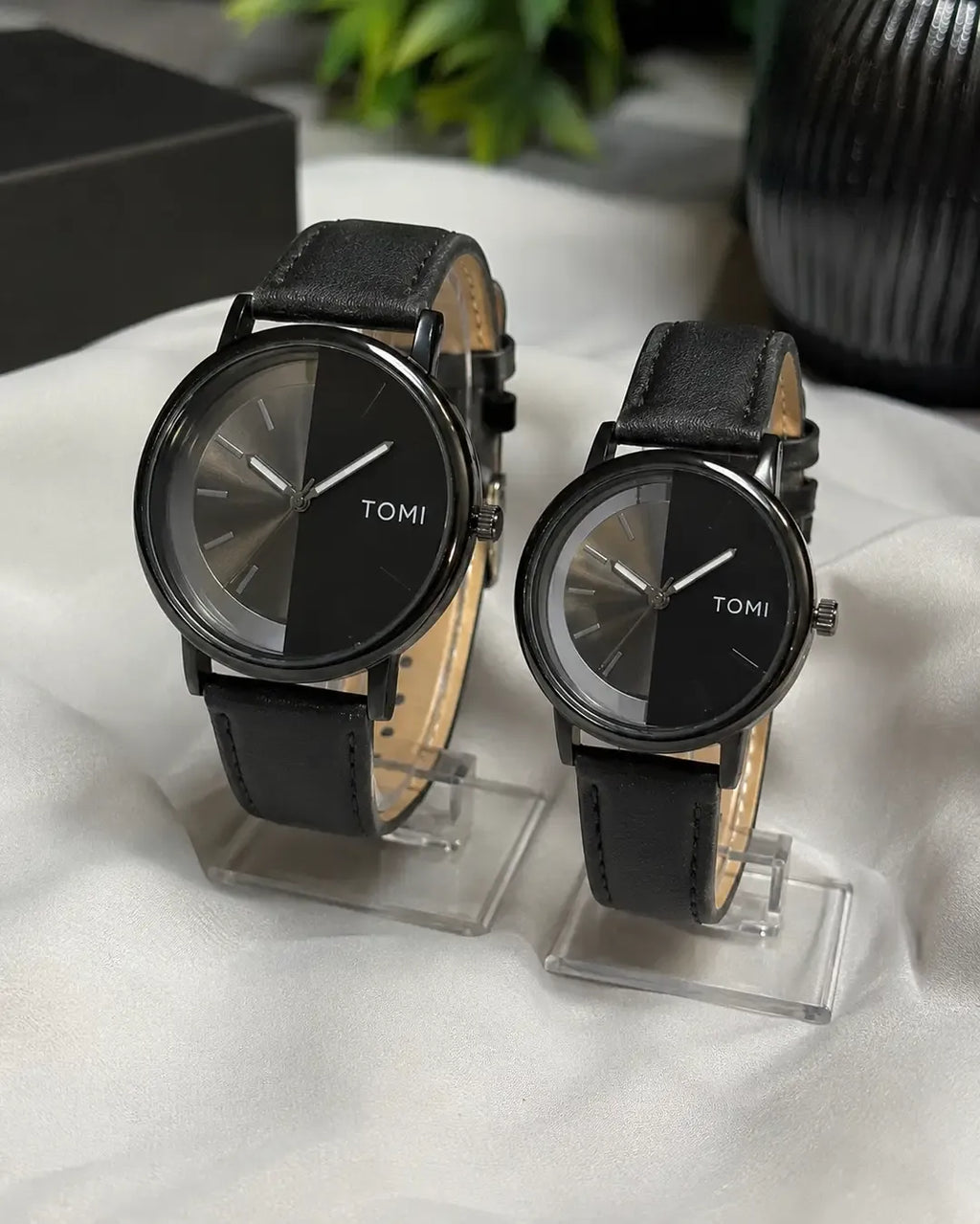 Elegant Round PU Leather Couple Watch