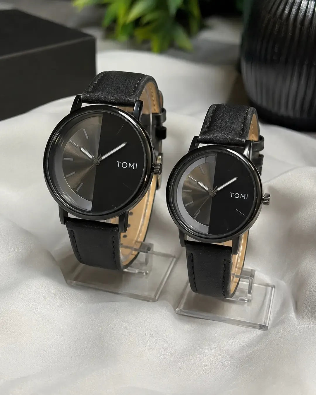 Elegant Round PU Leather Couple Watch
